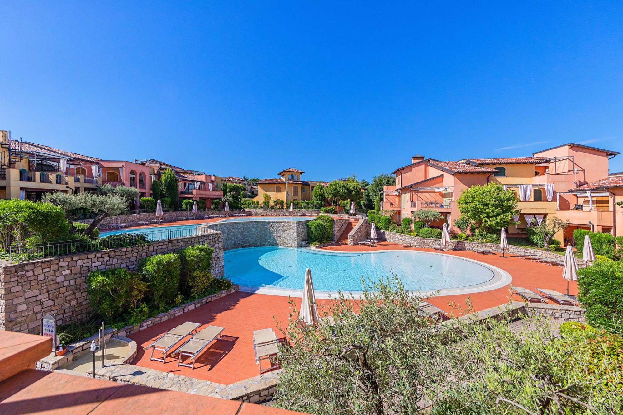 Borgo Del Torchio Apartments By Wonderful Italy 马内尔巴 外观 照片